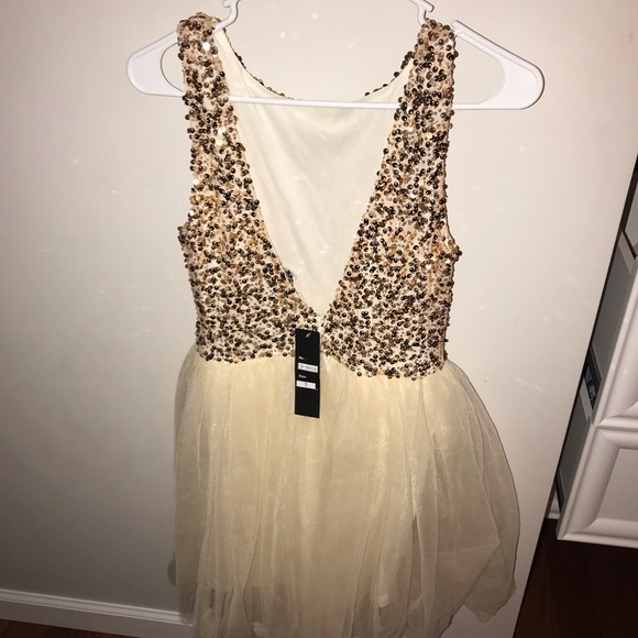 Gold dress - Picture 4 of 4